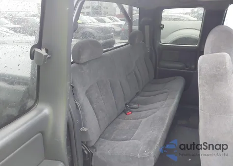 2002 Chevrolet Silverado 1500 Ls z USA, uszkodzony, nr VIN 2GCEC19T021281577